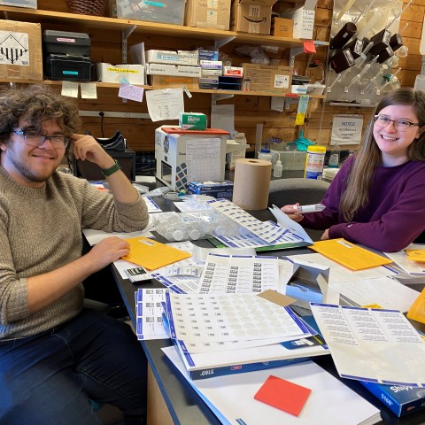 ֱ student Brooke Parks sits with MDI Biological Laboratory independent study student, Adam Feher.